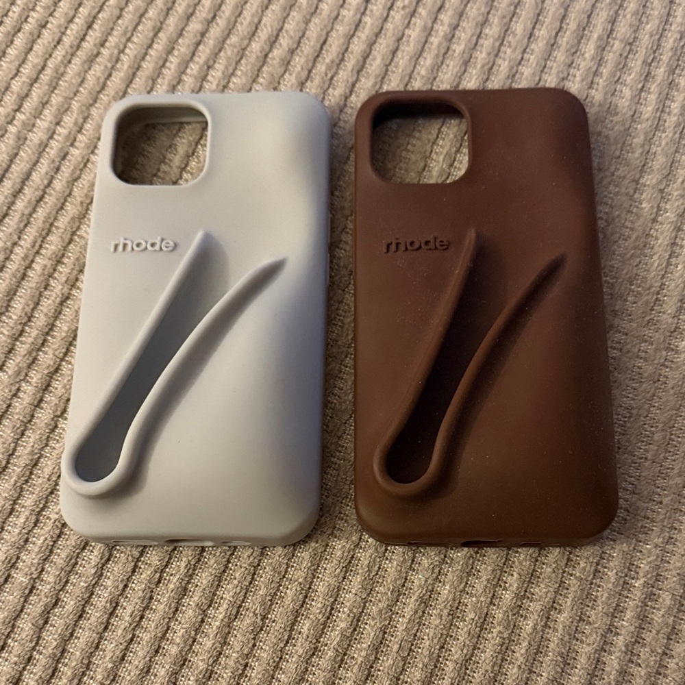 RHODE Silicone iPhone 15 lip case - Light Gray and Expresso